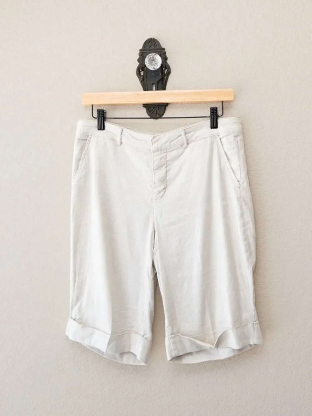 NYDJ Bermuda Shorts Womens 6 Beige Linen Blend Cuffed Lift Tuck Stretch
